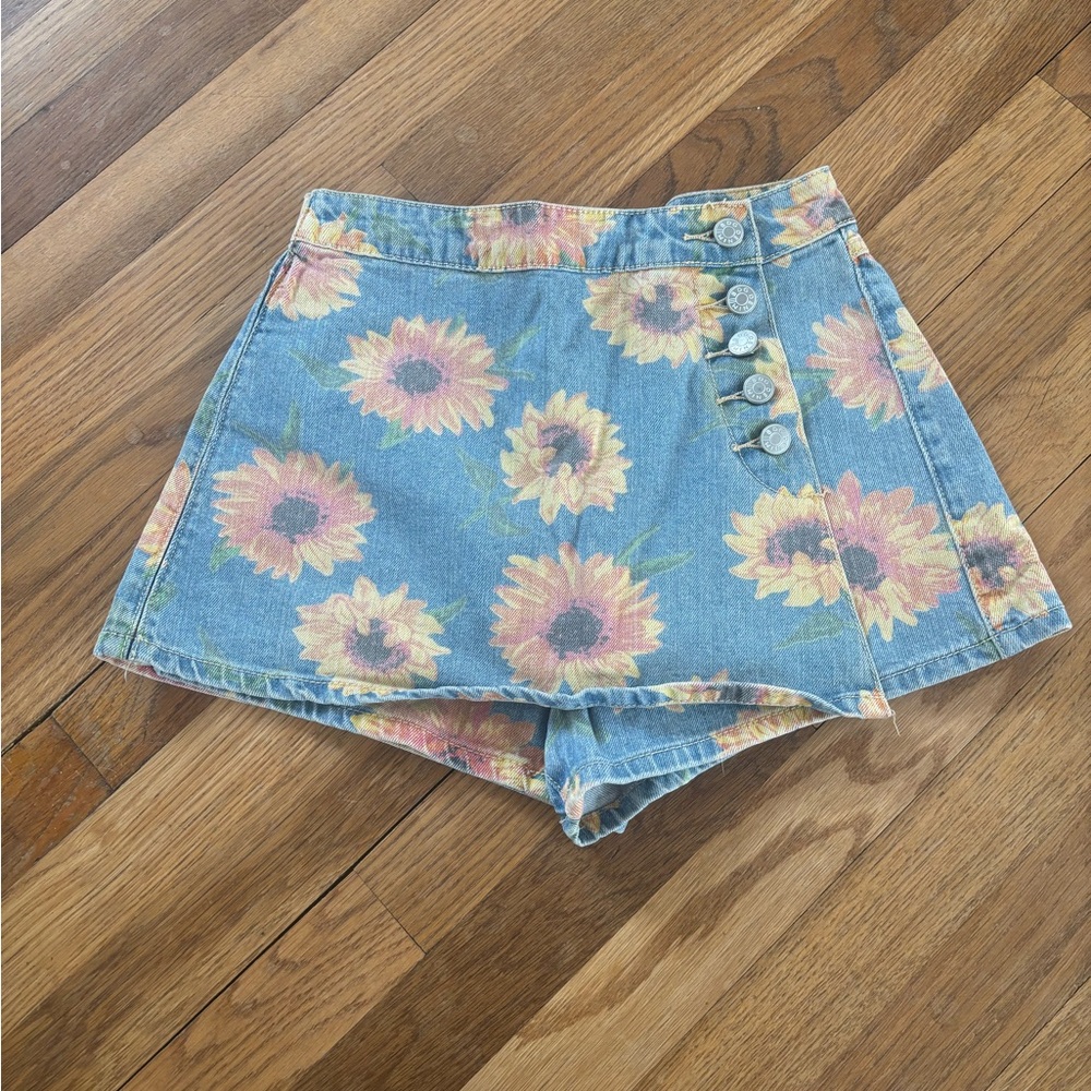 BDG Floral Denim Shorts size 24